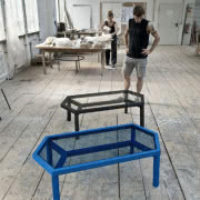 Toaletkę z taboretem Hannes Grebin zaprojektował...