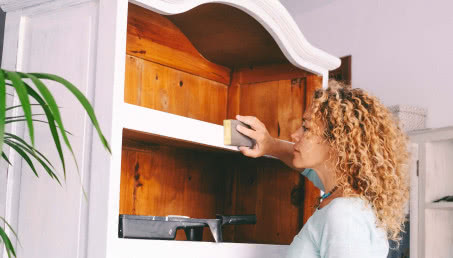 Renowacja szafy: jak odnowić starą szafę? Instrukcja krok po kroku