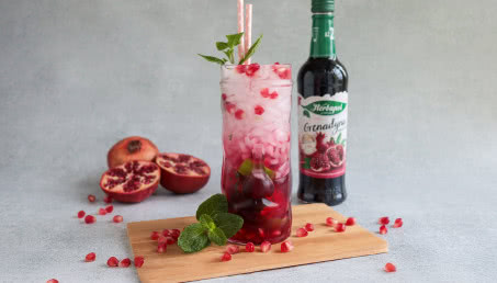 Odkryj wyjątkowe koktajle z Grenadyną Herbapolu - smak, kolor i radość na każdą okazję!