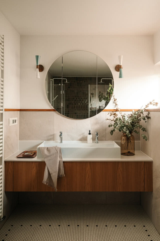 lustro nad umywalką