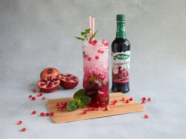 Odkryj wyjątkowe koktajle z Grenadyną Herbapolu - smak, kolor i radość na każdą okazję!