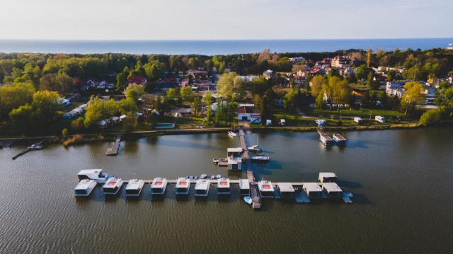 domki na wodzie z lotu ptaka