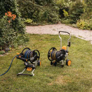 Zraszacz oszczędzający wodę, podstawa metalowa