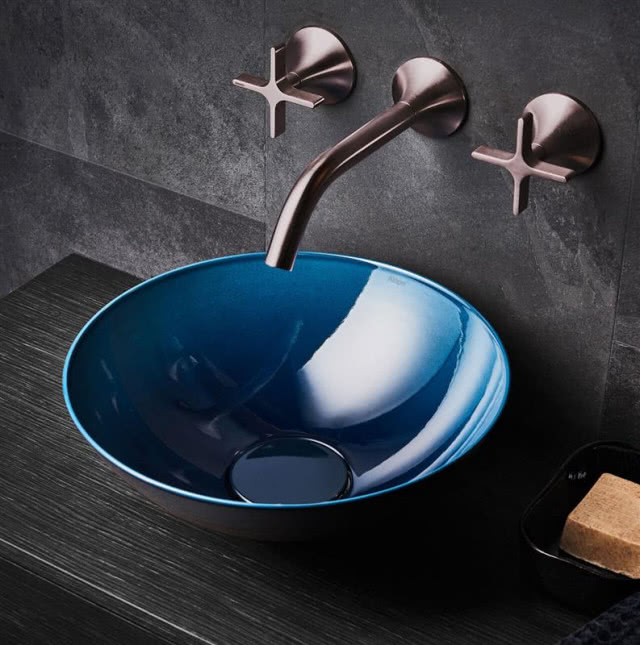 Niebieska umywalka nablatowa