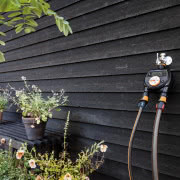 Zraszacz oszczędzający wodę, podstawa metalowa