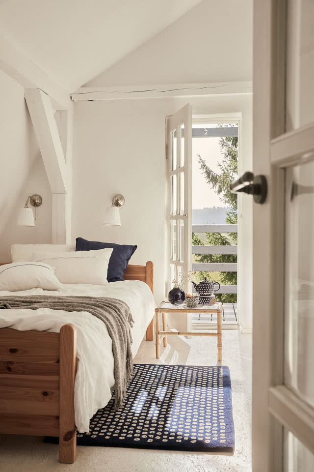 Dywany marki Samarth z wzorami ceramiki bolesławieckiej