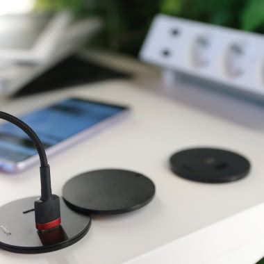 Eleganckie ładowanie w każdym miejscu - meblowe gniazda i USB od Kontakt-Simon