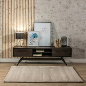 dwa kontrastujące style aranżacji wnętrz – minimalizm i maksymalizm, 