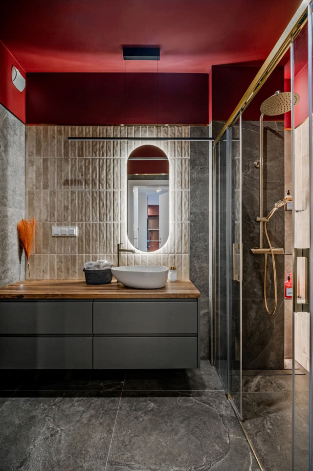 łazienka z prysznicem