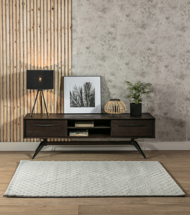 dwa kontrastujące style aranżacji wnętrz – minimalizm i maksymalizm, 