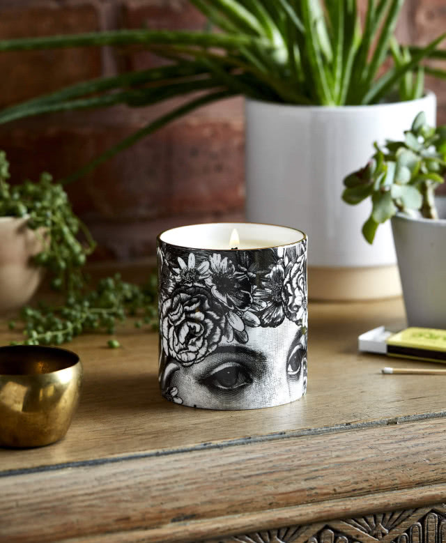 Świeca zapachowa w ceramicznym słoiczku