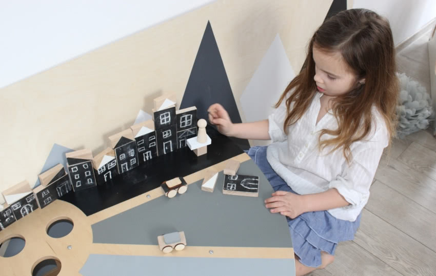 Narożny drewniany stół z organizerem Bajtel,...