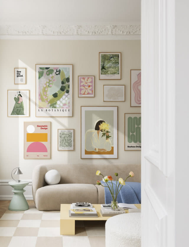 obrazy rozwieszone nieregularnie