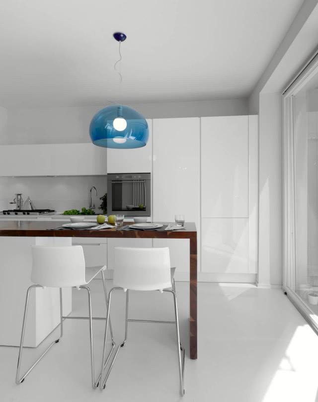 biała podłoga w kuchni