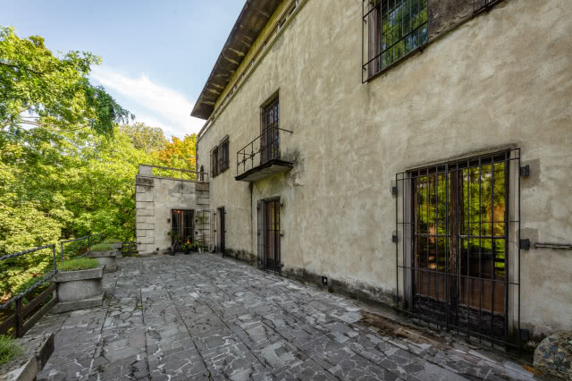 górna nadbudówka z tarasami