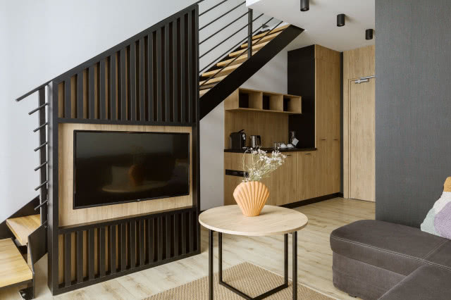 schody prowadzące na antresolę