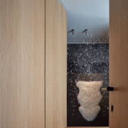 Drewniany domek w czeskich Karkonoszach. Rodzina mieszka tu cały rok!