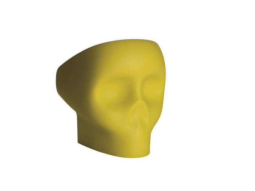 Głowa na karku
Fotel w kształcie czaszki...