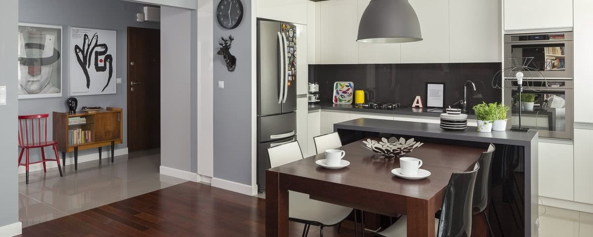 Vintage, plakaty i kolory w 3-pokojowym mieszkaniu