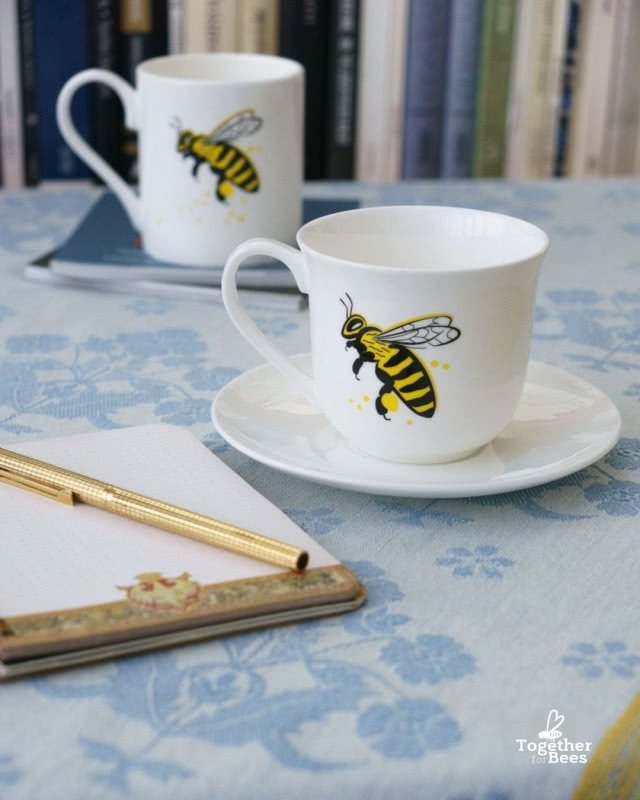 Ćmielów filiżanka z pszczołą