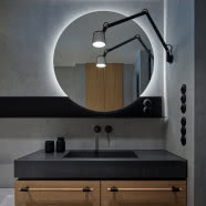 Drewniany domek w czeskich Karkonoszach. Rodzina mieszka tu cały rok!