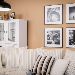 rustykalny charakter mebli i dodatków ze współczesnymi elementami