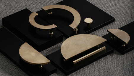 Uchwyty i gałki do wnętrz - mosiężne, drewniane, a może metalowe?