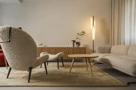 Minimalizm we współczesnym wydaniu. Dwupoziomowe mieszkanie w Warszawie