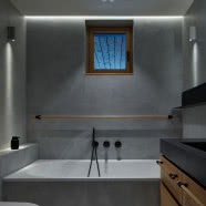 Drewniany domek w czeskich Karkonoszach. Rodzina mieszka tu cały rok!