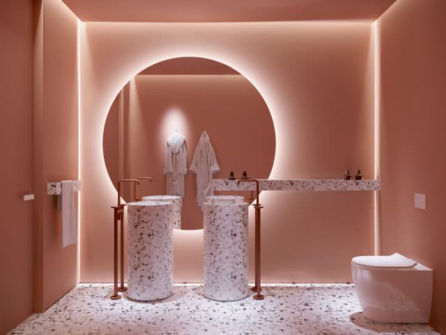 różowa łazienka z lastryko