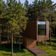 Dom, który przypomina cyklopa. 19m2 na jednej nodze!