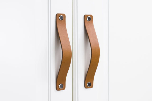 skórzany uchwyt do szaf