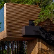 Dom, który przypomina cyklopa. 19m2 na jednej nodze!