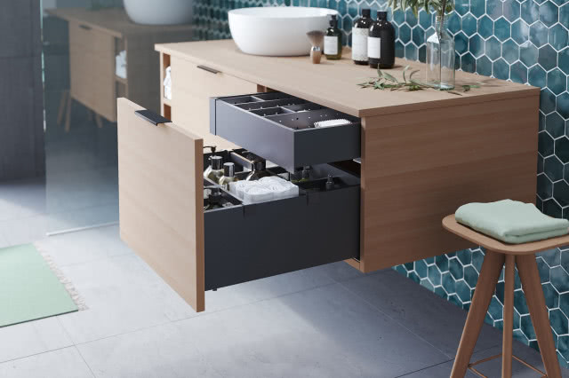 Rejs szuflady Slim Box lazienka,, umywalka nablatowa, stołek, kabina prysznicowa, dywanik