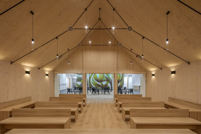 kaplica, wnętrze, widok na salon