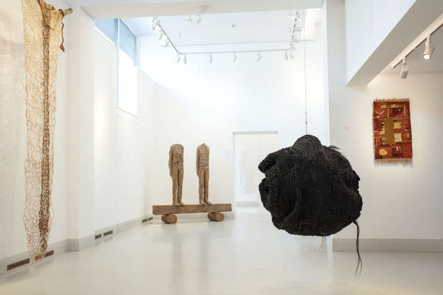 Splątane. Abakanowicz - Levittoux-Świderska