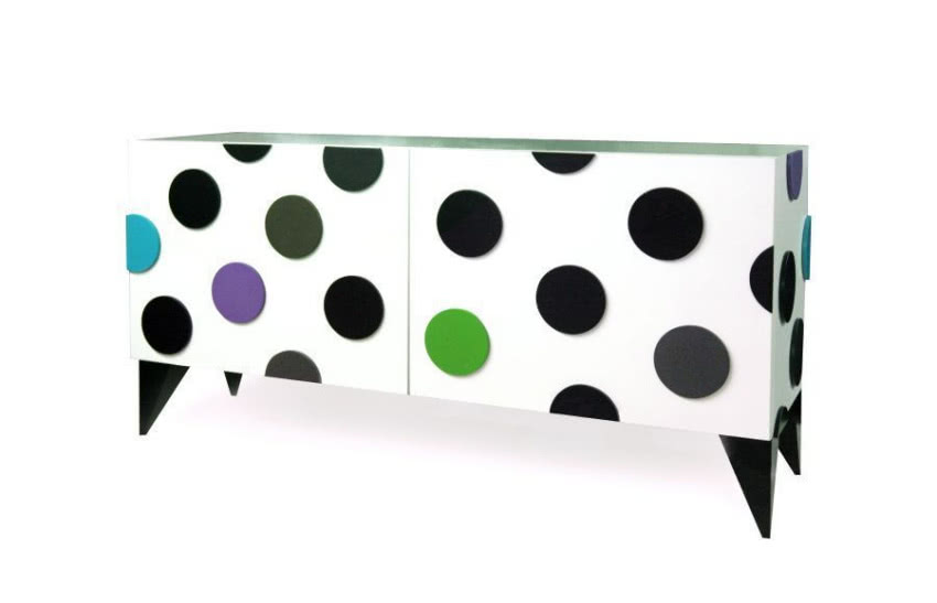 Komoda w kropki to protest przeciwko powadze. Za...