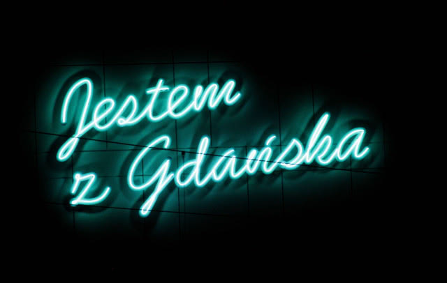 Nowy neon z Gdańska mówi wystarczająco dużo.
