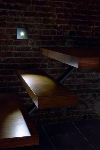 Punktowe oświetlenie schodów