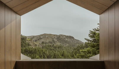 Design pośród dziewiczej przyrody. Te hotele zapierają dech w piersiach!