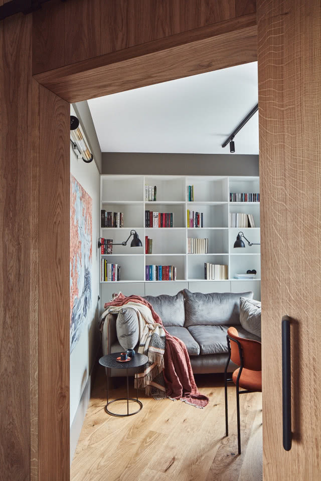 Gabinet w bieli i drewnie