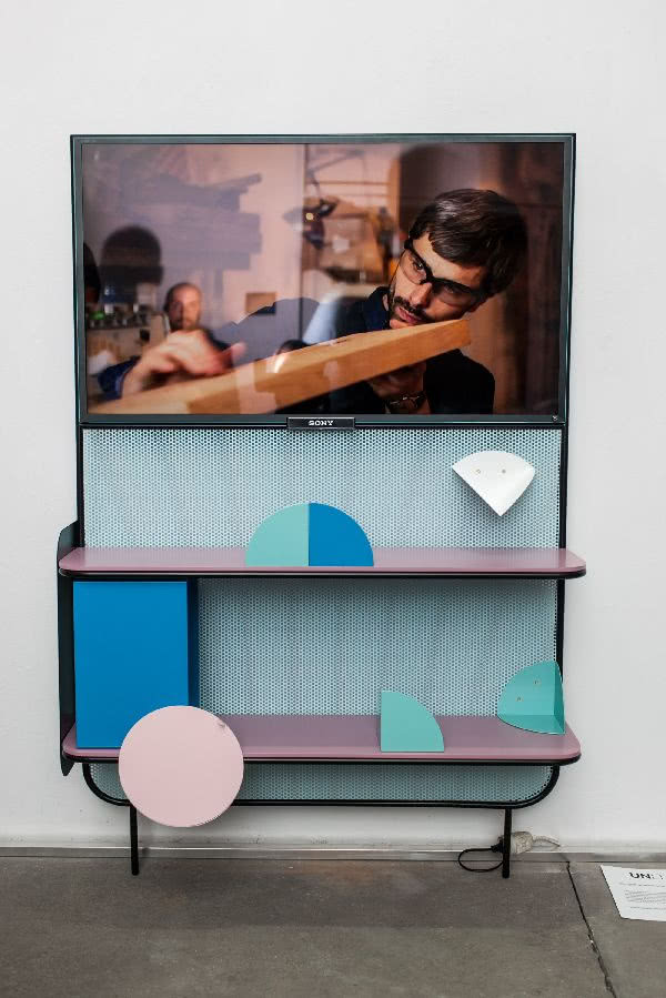 Mebel pod telewizor Sony BRAVIA serii W9,...