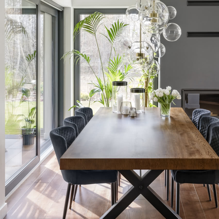 Szklane klosze lamp dzięki swej transparentności...