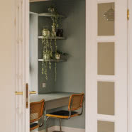 Klimatyczne mieszkanie w odcieniach ciepłego beżu