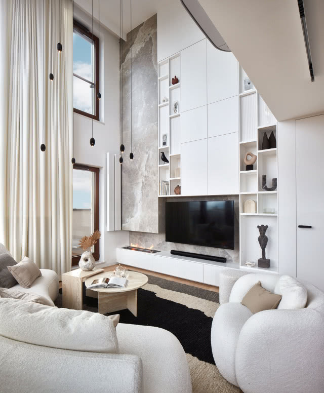 Salon z wysokim sufitem aranżacja ściany tv