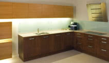 Drewniane, ale nowoczesne meble kuchenne