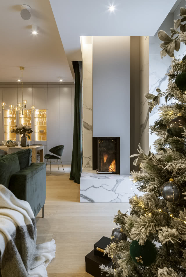 Świąteczny dom z kominkiem