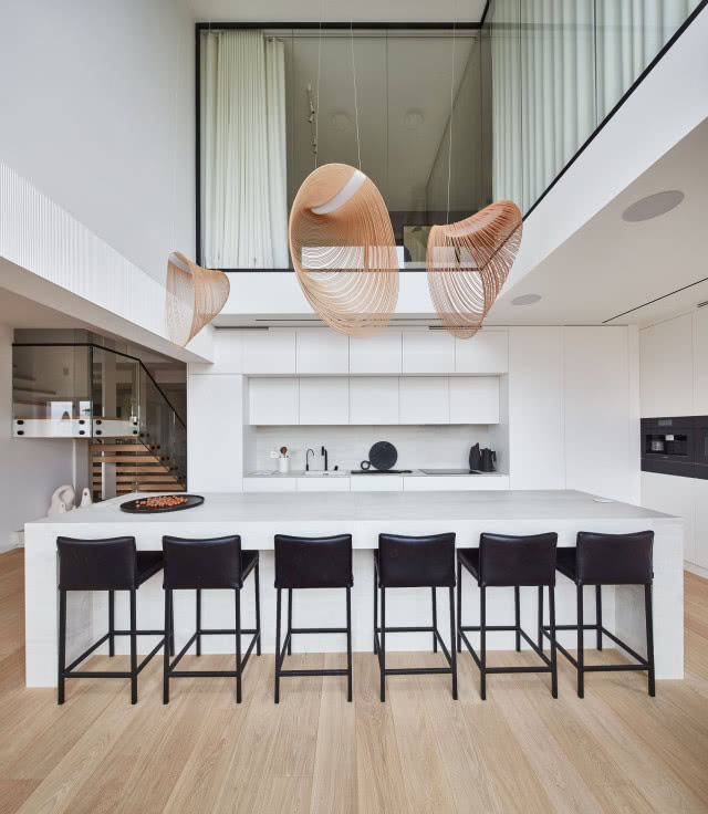 Ogromna wyspa kuchenna ze stołem