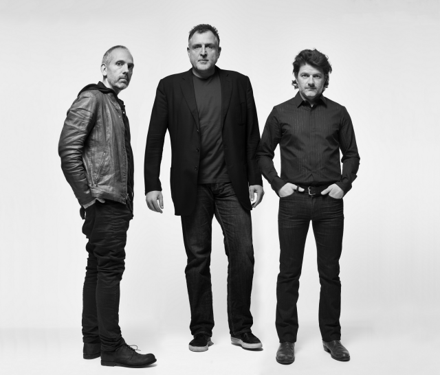 Byli kumplami ze studiów. Dziś projektują dla Knolla, Carl Hansen & Søn i Armaniego! Poznajcie grupę EOOS!