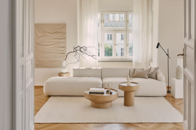 Salon urządzony w stylu japandi